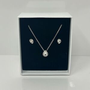 Costume jewelry set necklace and earrings